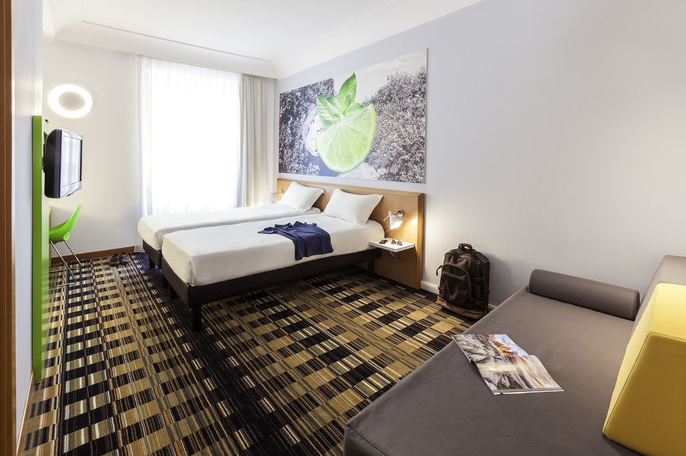 ไอบิส สไตล์ นาโปลี การิบัลดี Hotel เนเปิลส์ ภายนอก รูปภาพ